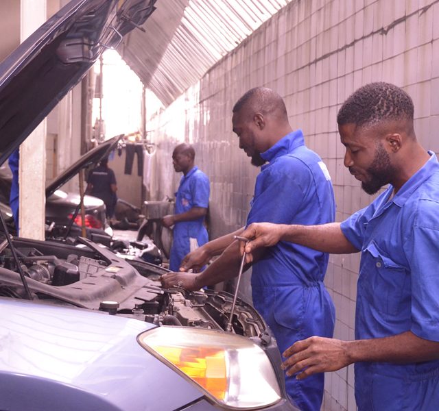 AYOLOLA MOTORS